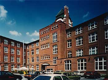 Blick von der Parkfl&auml;che im Hof